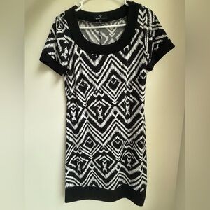 Ronni Nicole Geometric Black and White Short Sleeve Dress Size 6